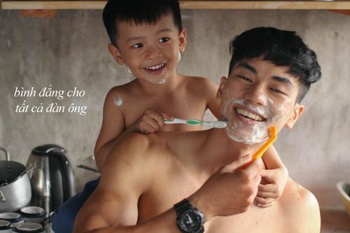 Ảnh bố đơn thân 9X khoe thân hình 6 múi bên con trai
