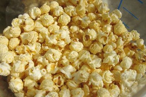 Cách làm ngô nổ kiểu Mỹ tại nhà thơm ngon giòn tan