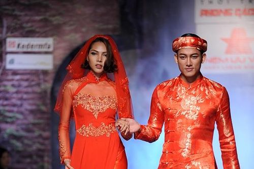 Minh Triệu làm cô dâu gợi cảm sóng đôi cùng Trung Cương