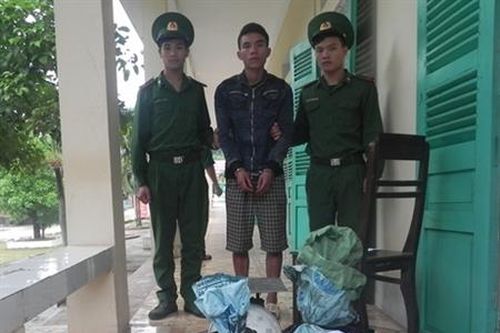 BĐBP Quảng Bình bắt giữ vụ vận chuyển 50kg thuốc bom từ Lào về Việt Nam