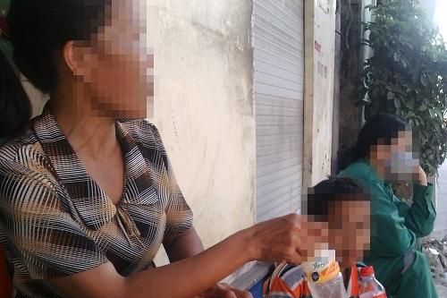 Mẹ bắt con bỏ học đi ăn xin lấy tiền nuôi... chồng hờ?