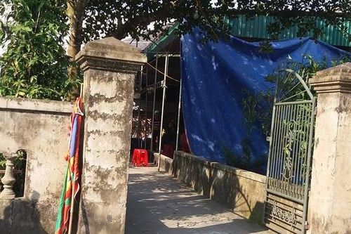 Một thiếu phụ đổ xăng tự thiêu