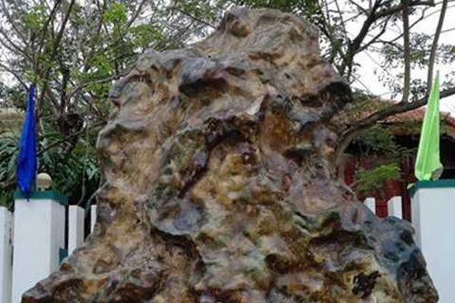 Căn nhà sàn cổ chứa toàn đá hiếm của đại gia Quảng Nam