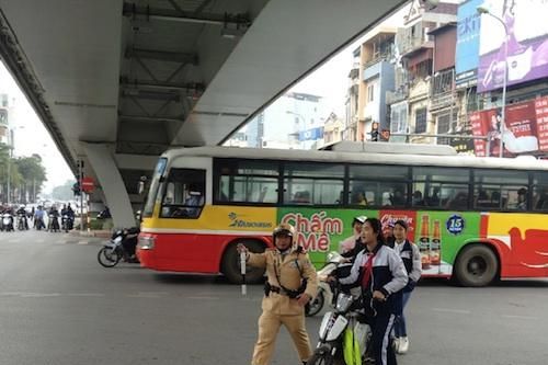Xử lý thanh niên ngổ ngáo, học sinh vi phạm giao thông