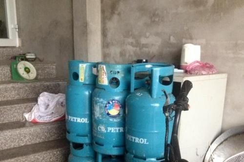 Lén lút sang chiết 'bom' gas: 'Mỗi ngày làm được 3-4 quả'
