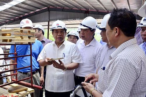 Chủ tịch UBND tỉnh Nguyễn Xuân Đường thăm một số công trình, mô hình kinh tế tại Tân Kỳ