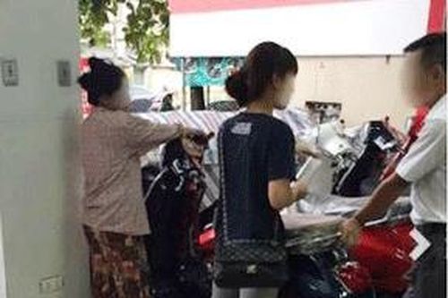 'Con xin lỗi vì từng đòi bố mẹ mua xe ga đắt tiền'