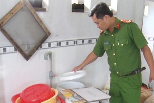 Cơ sở làm bánh trung thu gần chuồng nuôi gia cầm