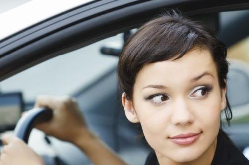 Kỹ năng cơ bản lùi xe an toàn cho tài xế mới