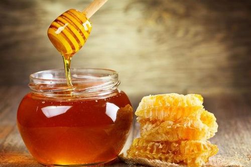 Làm sạch phổi bằng mật ong với nước ấm
