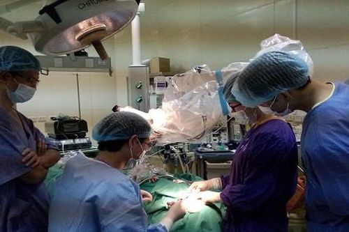 Cấy ốc tai điện tử mang hi vọng cho trẻ bị điếc bẩm sinh