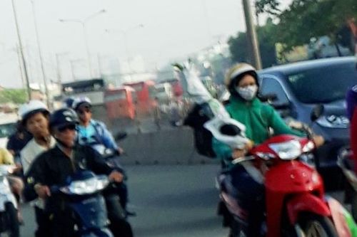 Dân miền Tây về quê đón tết, giao thông trên QL1A ùn tắc cục bộ