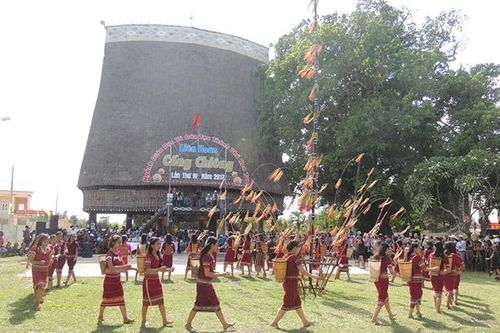 Liên hoan cồng chiêng trong trường học thành phố Kon Tum