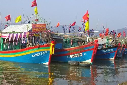 Thêm 220 tàu cá tham gia đánh bắt hải sản ở Hoàng Sa và Trường Sa