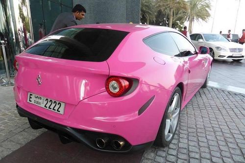 'Tiền tấn' cũng không mua được siêu xe hồng từ Ferrari