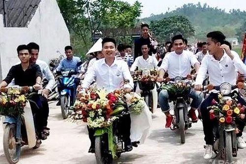 Màn rước dâu bằng xe Cub ở Nghệ An