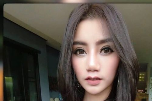 Hoảng hốt với xu hướng làm đẹp môi: Mỏng, dày rồi lại... sừng trâu!