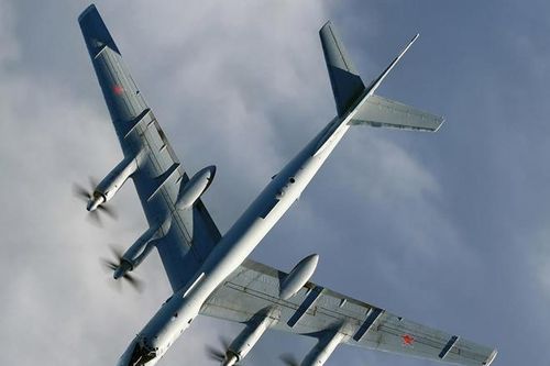 Tu-95 'Gấu già bầu trời' mang 'ngón tay thần chết' khiến Mỹ và NATO e sợ