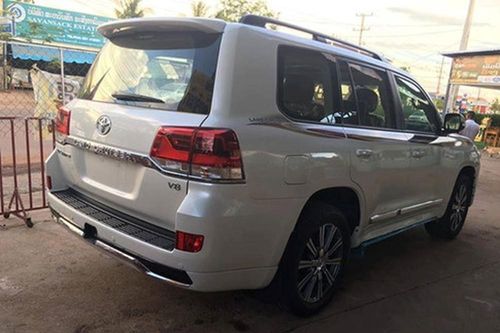 Toyota Land Cruiser 2017 máy dầu về Việt Nam
