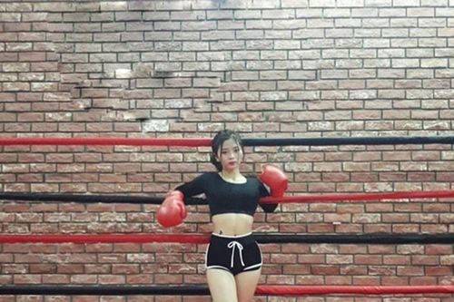 Gương mặt 'thiên thần', thân hình nóng bỏng của cô gái múa côn nhị khúc đang gây sốt