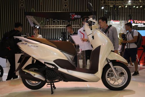 Honda Việt Nam chốt giá LEAD 125 sử dụng chìa khóa thông minh