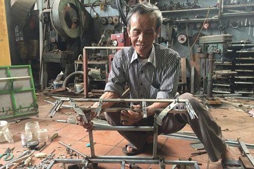 Công trình tiết kiệm xăng cho xe máy của ông thương binh mê sáng chế