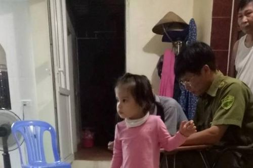 Hưng Yên: Bé gái 3 tuổi bị bỏ rơi trước cửa nhà dân