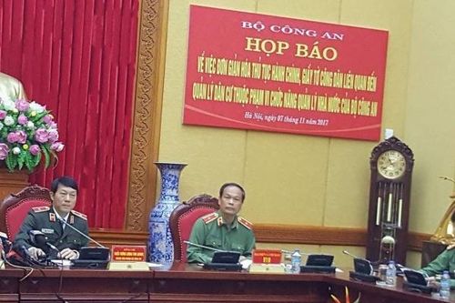 Bộ Công an đang họp báo: Không có chuyện bỏ sổ hộ khẩu