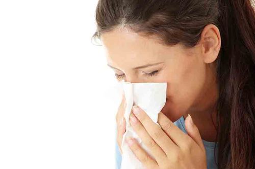 Làm cách nào để phòng viêm mũi dị ứng mùa lạnh ẩm?