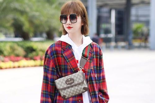 Sao Hoa ngữ chứng minh áo khoác kẻ ô chưa bao giờ hết hot