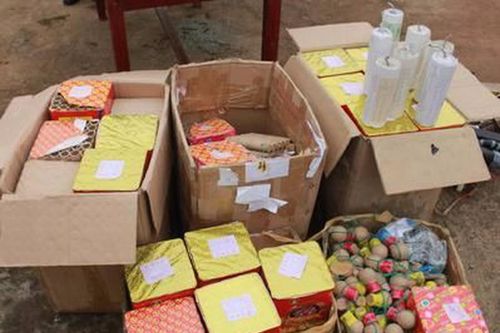 Nghi Lộc tiêu hủy pháo nổ, các loại vật chứng trong năm 2017