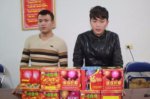 Rao bán pháo trên mạng, giao hàng bằng ô tô