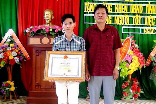 Gia Lai: Trao bằng khen cho thanh niên cứu 5 học sinh khỏi đuối nước