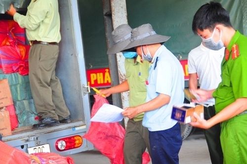 Tây Ninh: Tiêu hủy gần 600.000 gói thuốc lá giả nhập lậu