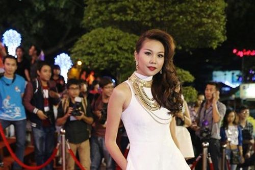 Sao Việt khoe vẻ đẹp đẹp dịu dàng trong sắc trắng