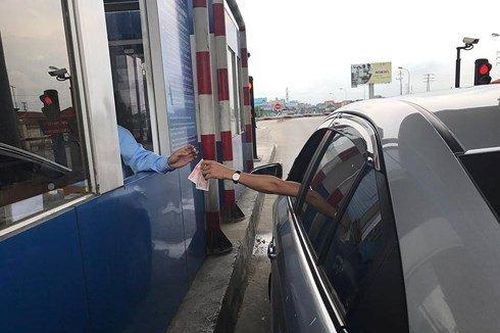 Tài xế dùng tiền lẻ mua vé, chủ đầu tư trạm thu phí quốc lộ 5 nói gì?