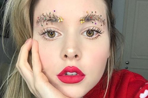 Beauty blogger nổi tiếng và trào lưu lông mày cây thông mùa Noel