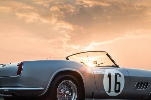 Ferrari 250 GT LWB California Spider có giá hơn 401 tỷ đồng