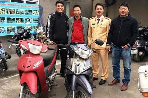 Vui mừng nhận lại xe bị mất trộm cách đây 6 năm