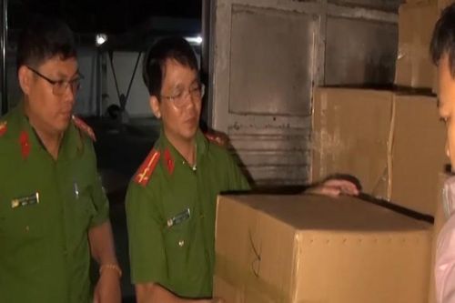 Bắt xe ô tô tải chở 35 ngàn gói thuốc lá lậu