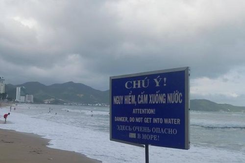 Tắm biển Nha Trang, một du khách người Nga tử vong