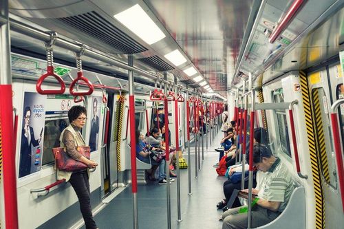 Vì sao khách nước ngoài mê tàu điện ngầm Hong Kong?