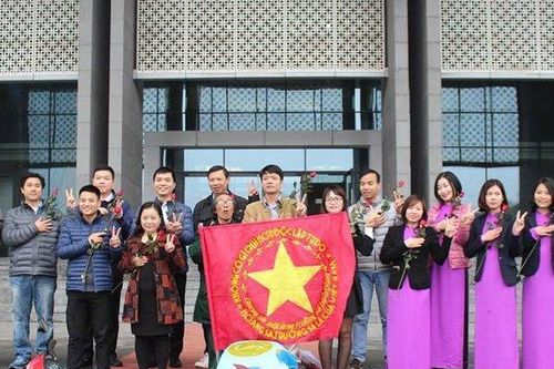 Hành trình xuyên Việt xin 100.000 chữ ký: Độc hành nhưng không cô đơn