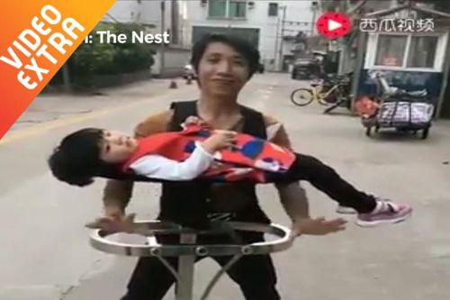 Màn ảo thuật đường phố khó tin của anh chàng người Trung Quốc