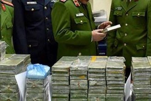 Thu giữ 11 kg ma túy, 5 tỷ đồng và 'hàng nóng' trong đường dây ma túy