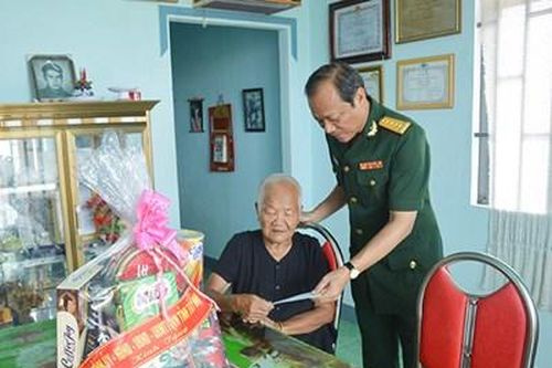 Thăm, tặng quà gia đình chính sách, người có công tại tỉnh Tây Ninh