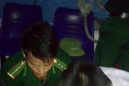 Đứt dây tời, một ngư dân bị xiết đứt bàn chân trên biển Nghệ An