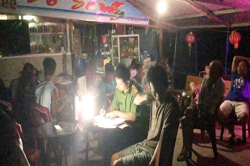 Quảng Ngãi: Triệt phá 2 'ổ' cá độ bóng đá mùa World Cup
