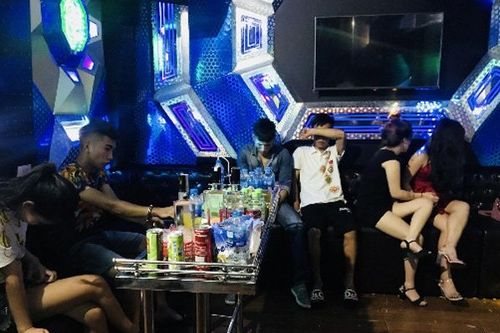 Lạng Sơn: Bắt quả tang 7 nam thanh nữ tú đang 'ngáo' ma túy