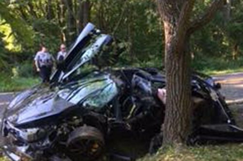 Vừa mua một ngày, McLaren 720S đã tan nát dưới gốc cây